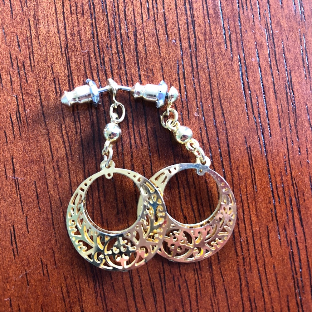 Gold colored round earrings